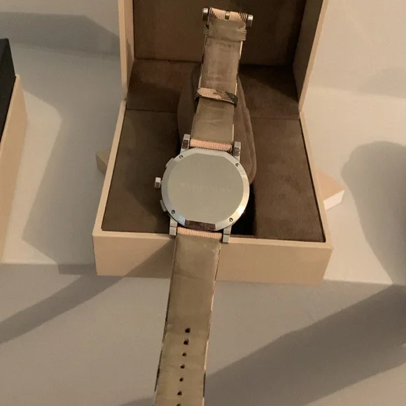 BURBERRY Watch - Picture 14 of 14